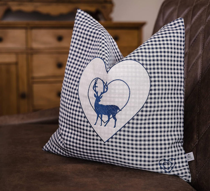 Zirbenkissen bestickt mit Hirsch und Herz blau karriert Grösse 40x40 cm befüllt mit Zirbenflocken au