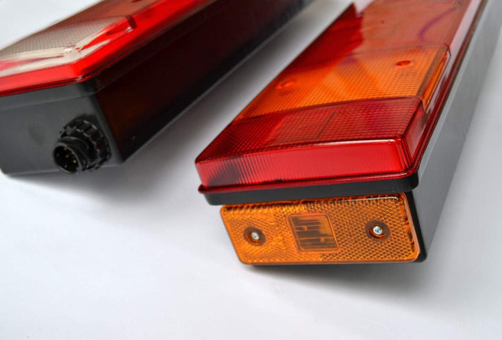 2 x Rücklichter, 12 V, 24 V, PIN AMP 1,5 LKW, Anhänger Chassis