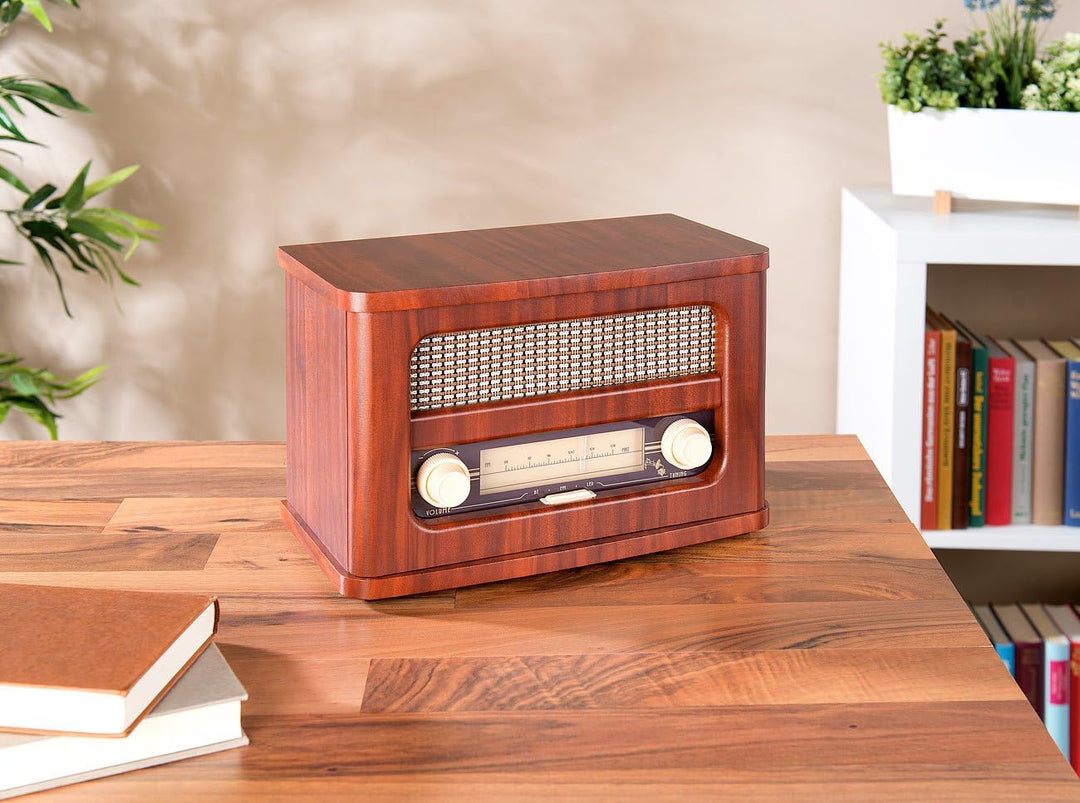 auvisio Nostalgie Radio: Nostalgisches Stereo-FM-Radio 12W, Holz, Akku, Bluetooth, USB Ladeport (Rad