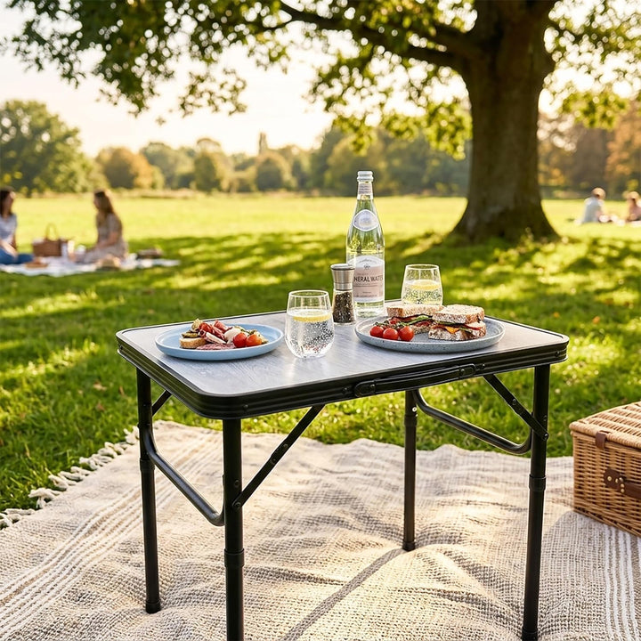Spetebo Aluminium Campingtisch in Holz Optik höhenverstellbar - 60 x 26-56 cm - Universal Gartentisc