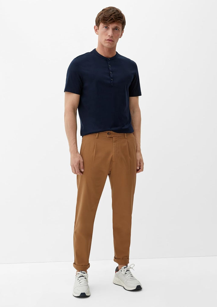 s.Oliver Relaxed: Chino mit Bundfalten 31W / 32L Braun 8469, 31W / 32L Braun 8469