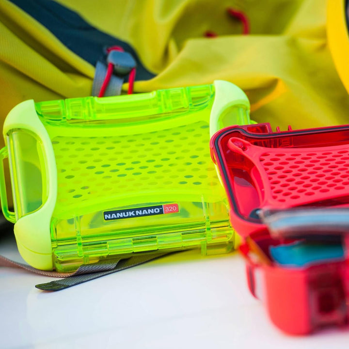 Nanuk 320 Nano Serie Wasserdichtes Medium Hartschalenkoffer für Handys, Kameras und Elektronik - Sch