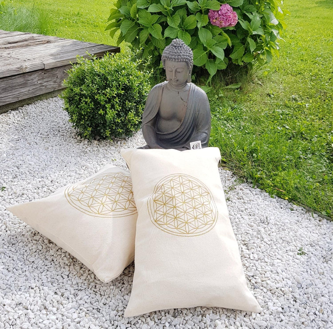 Zirbenkissen bestickt mit der Blume des Lebens Grösse 40x40 cm befüllt mit Zirbenflocken aus 100% Al