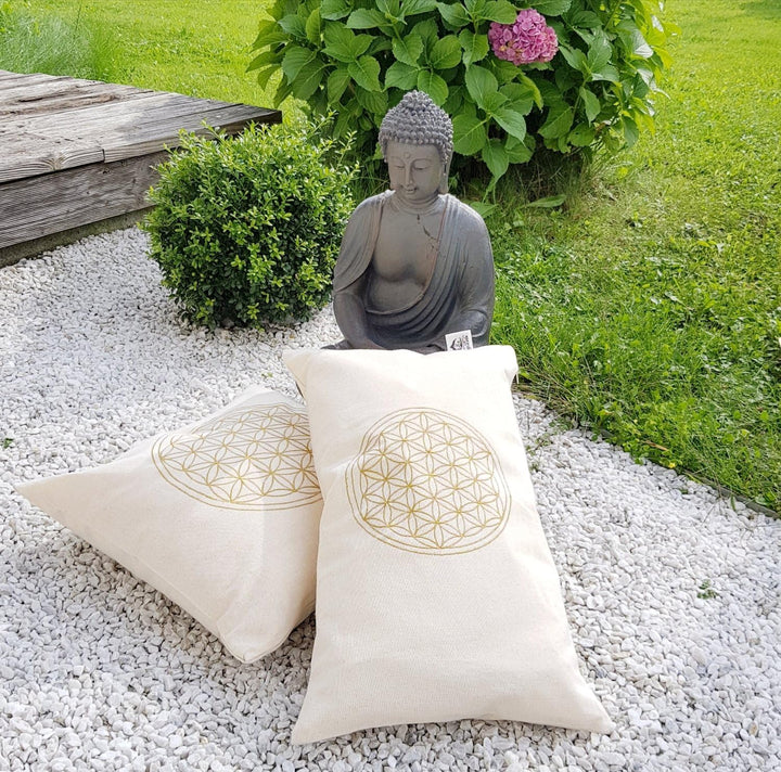Zirbenkissen bestickt mit der Blume des Lebens Grösse 40x40 cm befüllt mit Zirbenflocken aus 100% Al