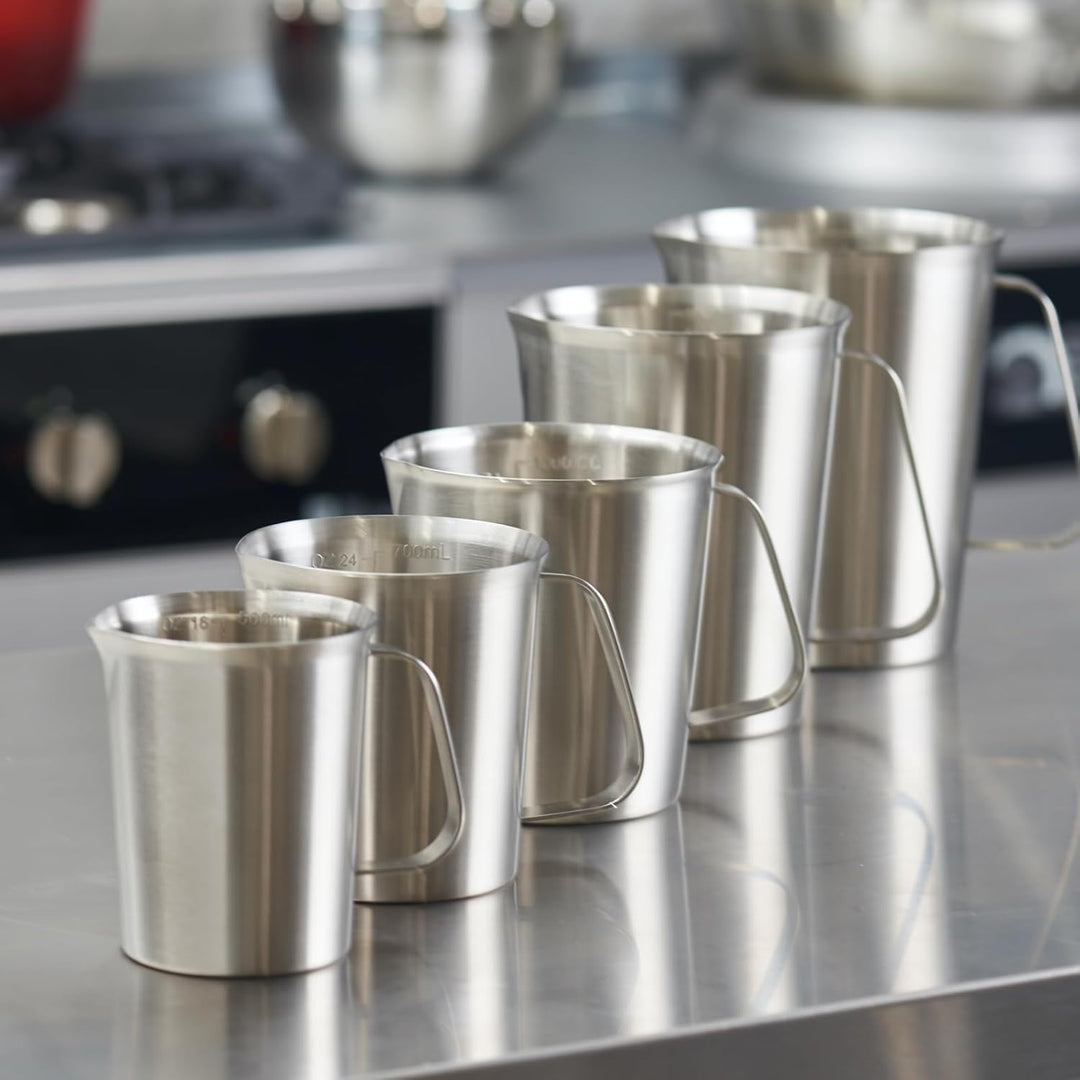 CURTA 18/8 Edelstahl Messbecher mit Griff und Ausgiesslippe, Metallkrug mit oz und ML Markierung, 50