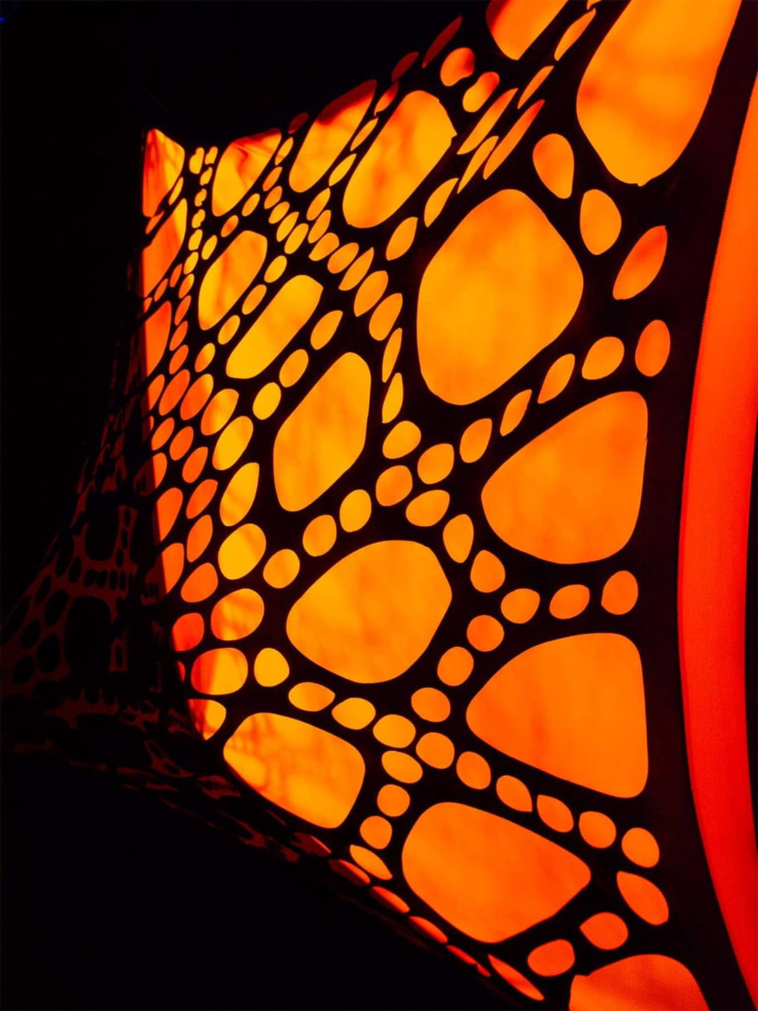 PSYWORK Schwarzlicht Segel Spandex | 3D Neon Spiderweb Black | Orange | 3 x 3m | UV-aktiv | Leuchten