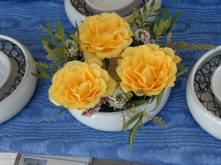 Blumenring beige-blau, handgetöpfert, 13 cm Durchmesser, Steinzeug