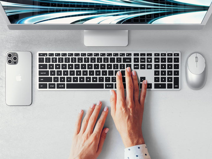 SATECHI Slim X3 Kabellose Bluetooth Tastatur - Hintergrundbeleuchtung & Ziffernblock – Multi-Device