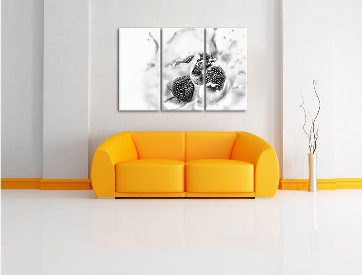 Pixxprint Erdbeermilch als Leinwandbild/Grösse: 3 Teilig (120x80) cm/Wandbild/Kunstdruck/fertig besp