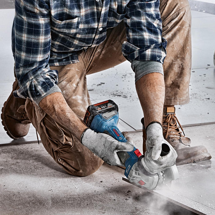 Bosch Professional 18V System Akku Winkelschleifer GWS 18V-7 (125 mm Scheiben-Ø, 2x4.0 Ah Akku, Lade