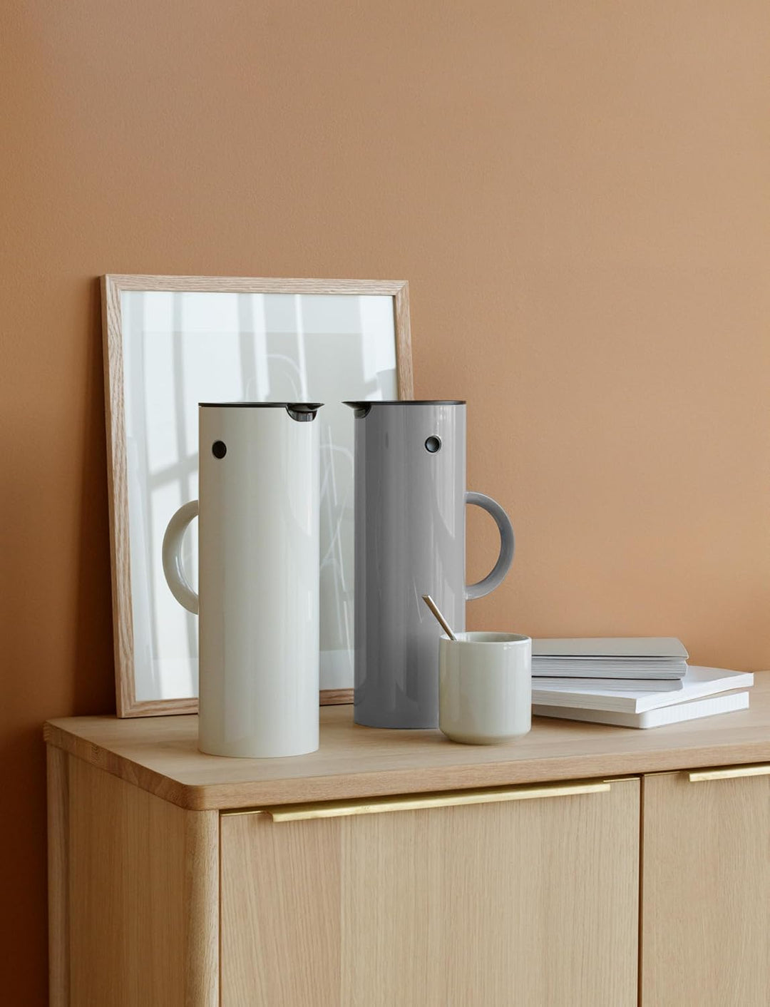 Stelton Isolierkanne EM77 - Doppelwandige Isolierkanne für heisse/kalte Getränke | Tee- &amp; Kaffeekann