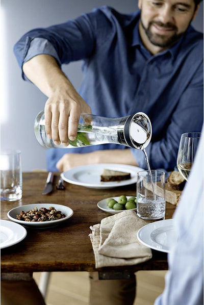 WMF Basic Wasserkaraffe aus Glas, 1 Liter, Glaskaraffe mit Deckel, Silikondeckel, CloseUp-Verschluss