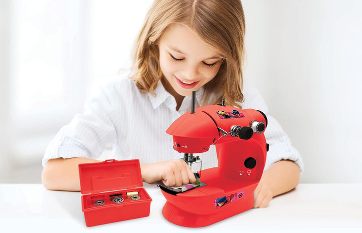 Lexibook, Miraculous Ladybug Cat Noir, Nähmaschine mit Zubehör, Licht und Pedal, Nachahmungsspielzeu