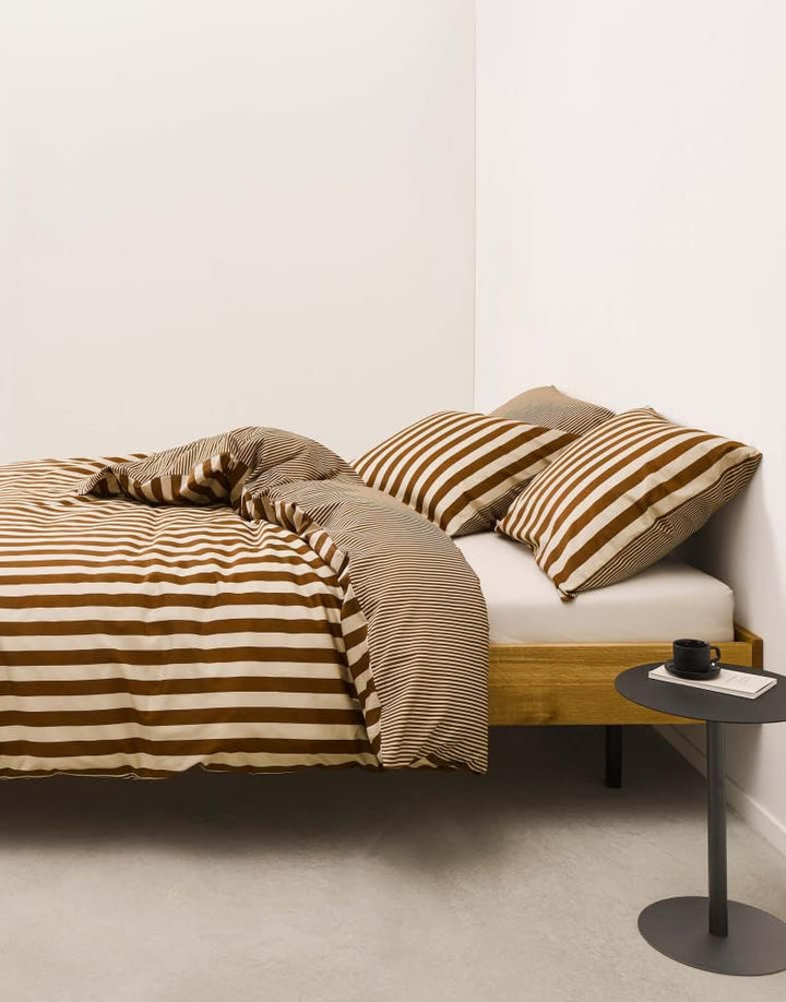 Marc O'Polo Bettwäsche Classic Stripe Streifen Baumwollsatin Toffee Brown, 155x220 + 1 x 80x80 cm