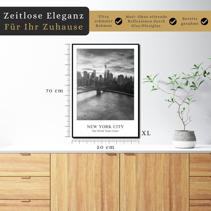 daazoo Rahmenbild One World Trade Center | Wandbild mit Rahmen schwarz Hochformat | Bild New York Ci