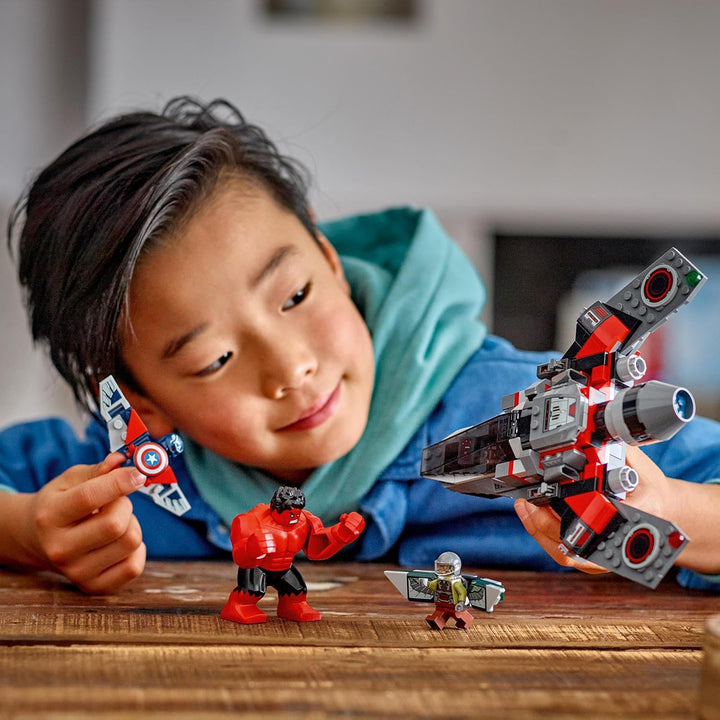 LEGO Marvel Showdown zwischen Captain America und Red Hulk, Geschenk für Kinder, Set mit baubarem Je