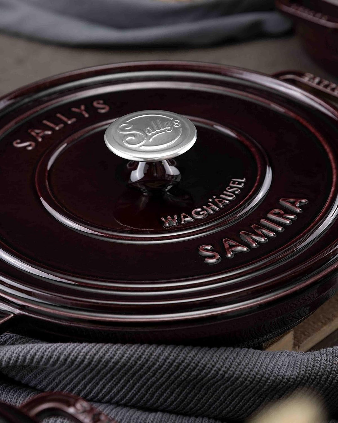 Sallys 'Samira' Deluxe Gusseisentopf - Robustes und Hochwertiges Kochjuwel für Perfektes Garen - für