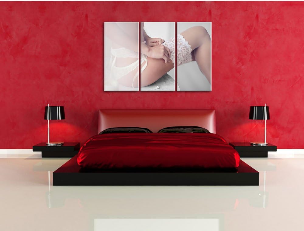 Pixxprint Schöne sexy Dame im eleganten weissen Höschen und Strümpfe B&W Detail 3-Teiler Leinwandbil