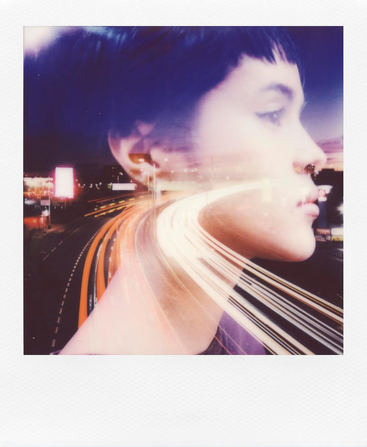 Polaroid - Now+ Gen 3 - Sofortbildkamera mit Bluetooth-Verbindung - Bundle Kamera + Farbfilm (16 Fot