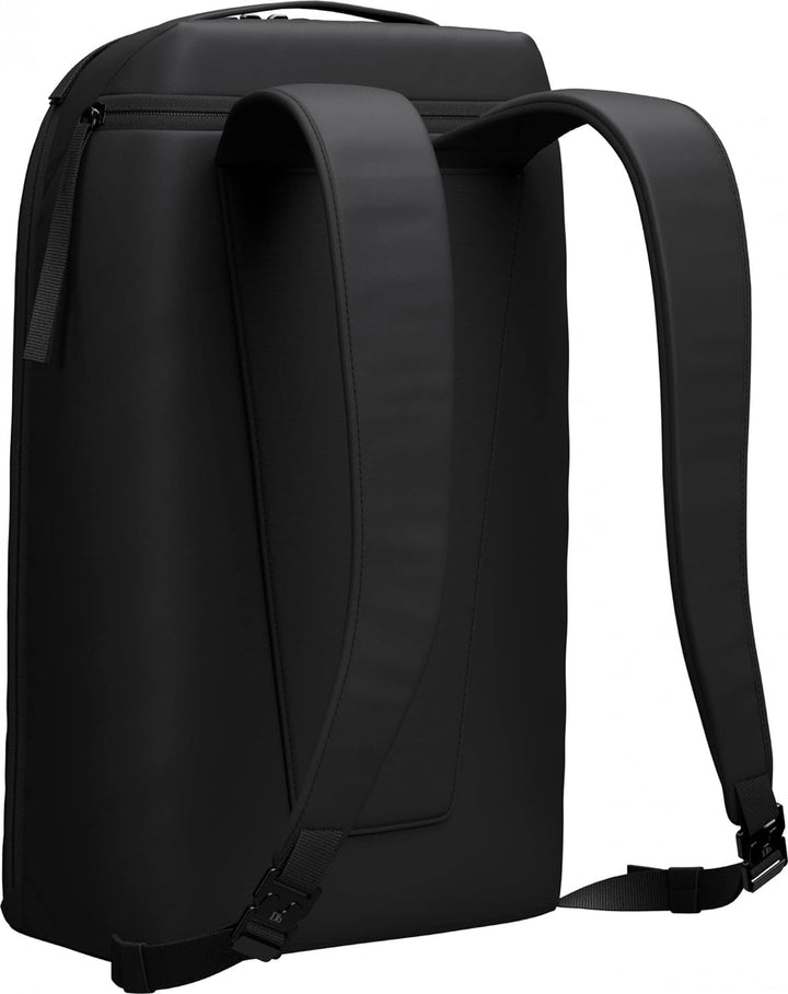 DB Freya Rucksack aus 100% recyceltem Polyester in der Farbe Schwarz 16L, Masse: 43cm x 26,5cm x 17c