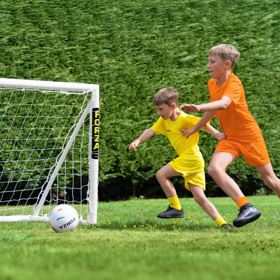 FORZA Fussballtor mit einem Klicksystem – das Fussball-Tor kann das ganze Jahr über bei jedem Wetter
