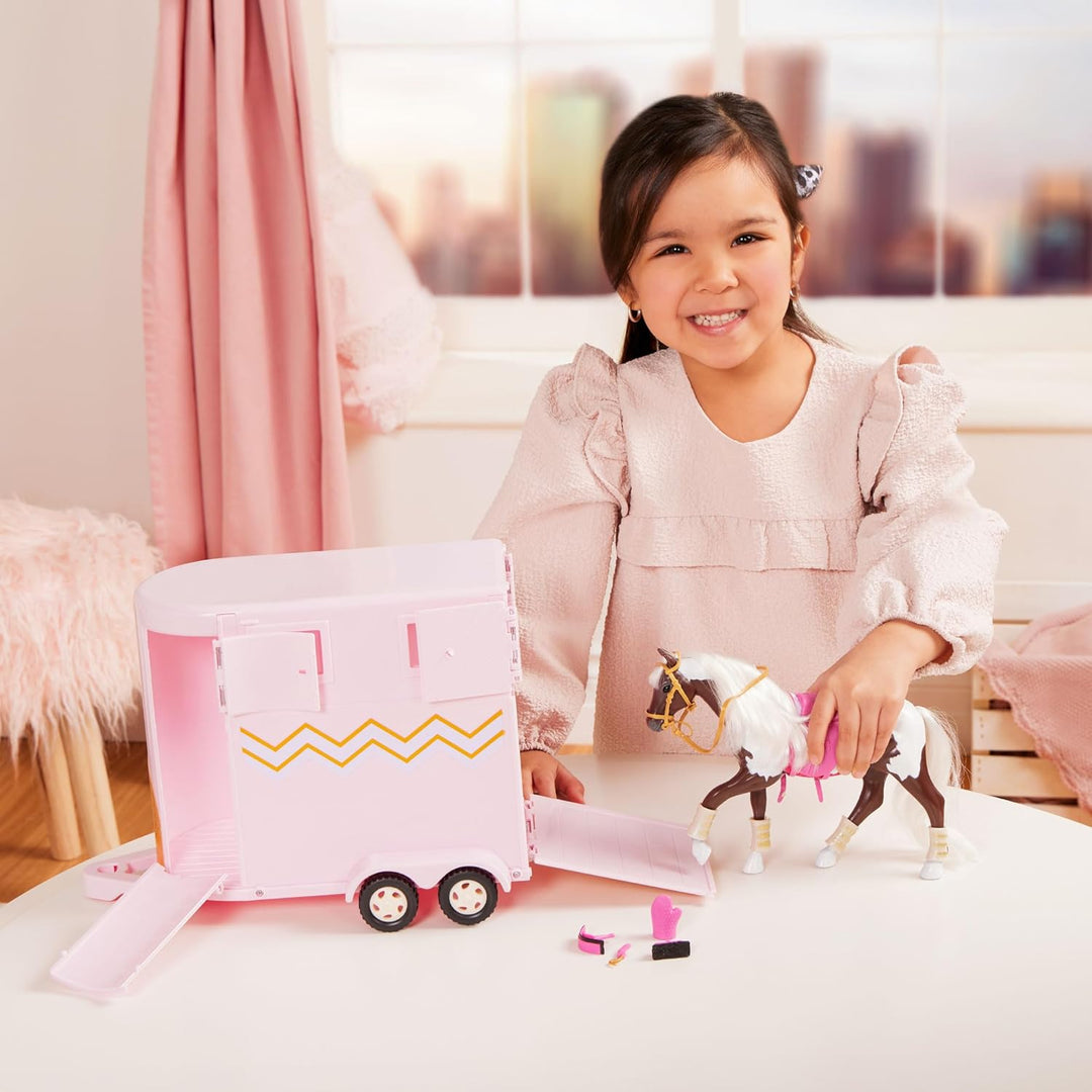 Lori - Hufschlag - Rosa - Pferdeanhänger - Spielset für 15-cm-Pferde und Mini-Puppen - Pferdezubehör
