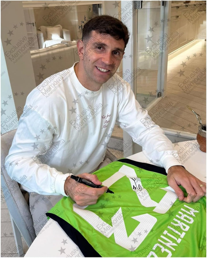 Argentinisches Trikot mit der Nummer 23, signiert von EMI Martinez.