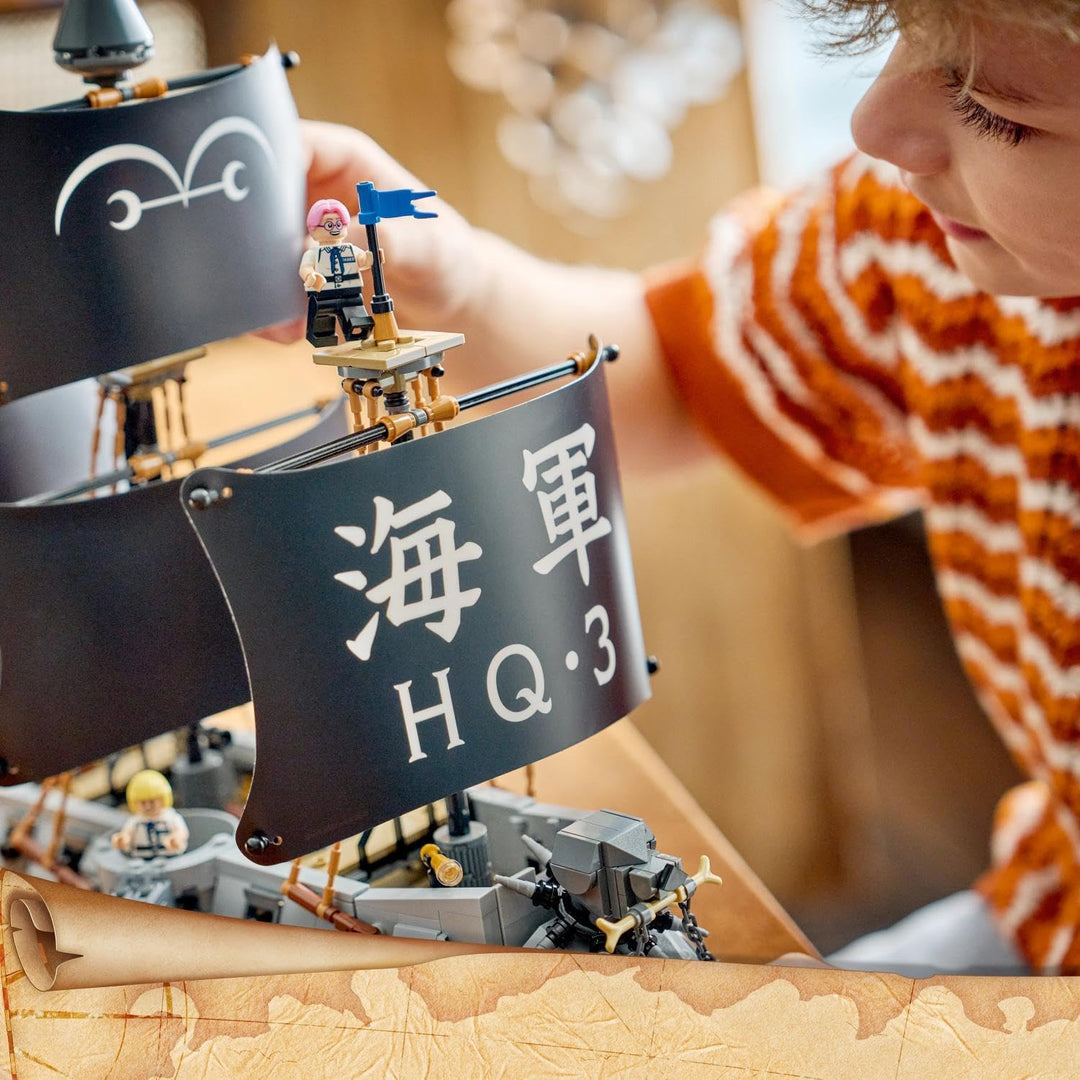 LEGO ONE PIECE Garps Marineschlachtschiff - Boots Modellbau mit 8 Minifiguren inkl. Zoro, Lysop und