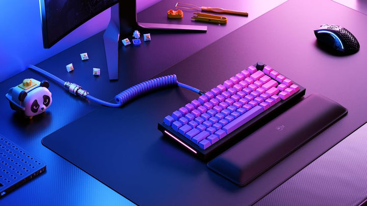 Glorious Gaming Padded Keyboard Wrist Rest (TKL, 25 mm stark) - gesteppte Ränder, glatte Stoffoberfl