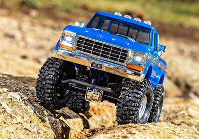 TRAXXAS TRX-4M Ford F150 blau 4x4 Lifted 1/18 Crawler RTR Brushed, mit Akku und USB Ladegerät