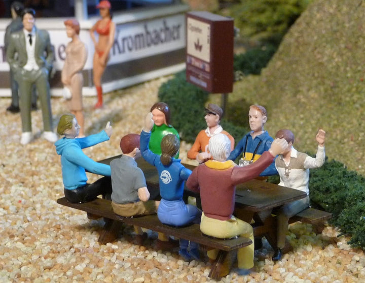 Slotcar BIERTISCH-GARNITUREN 6er Set in 1:32 für Carrera Figuren TOP DEKO