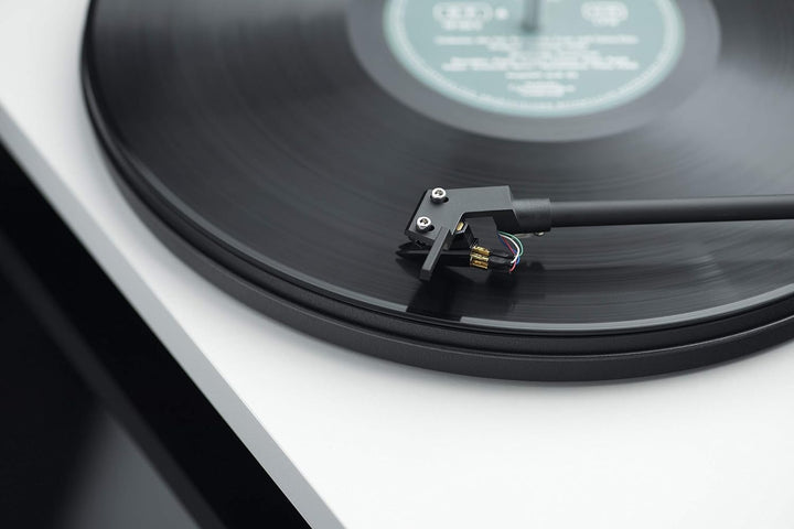 Pro-Ject Primary E Phono, Audiophiler Plug&Play Plattenspieler mit integrierter Phono Vorstufe (Weis