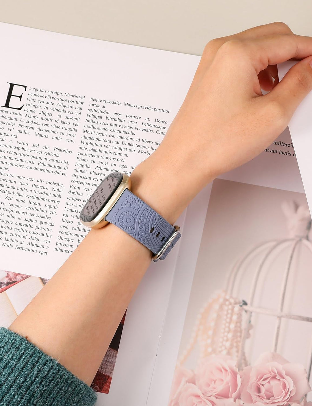 TOYOUTHS 2 Stück Floral Gravierte Armband kompatibel mit Fitbit Versa 4/Versa 3/Sense 2/Sense Armban
