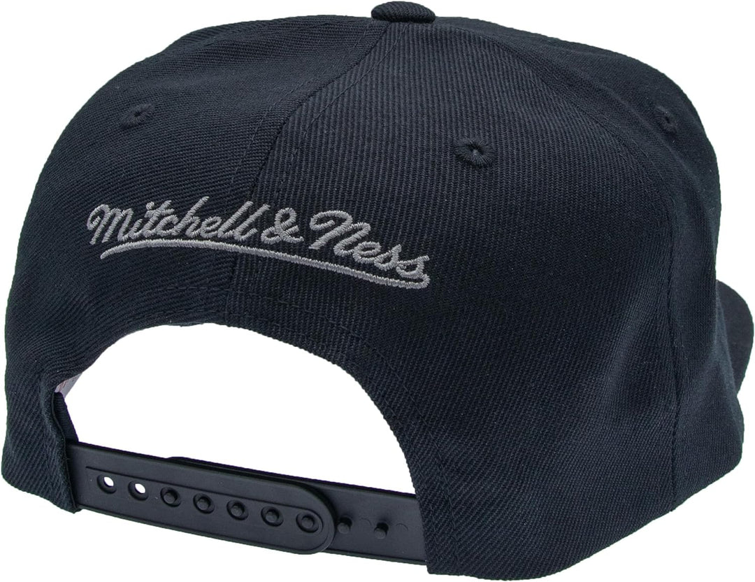Mitchell & Ness NBA Team Arch Snapback Cap Chicago Bulls Black