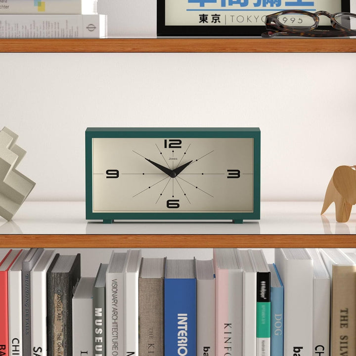 JONES CLOCKS® Schreibtischuhr 'Odeon' – modernes rechteckiges Design in Grün, stilvoller Retro-Look