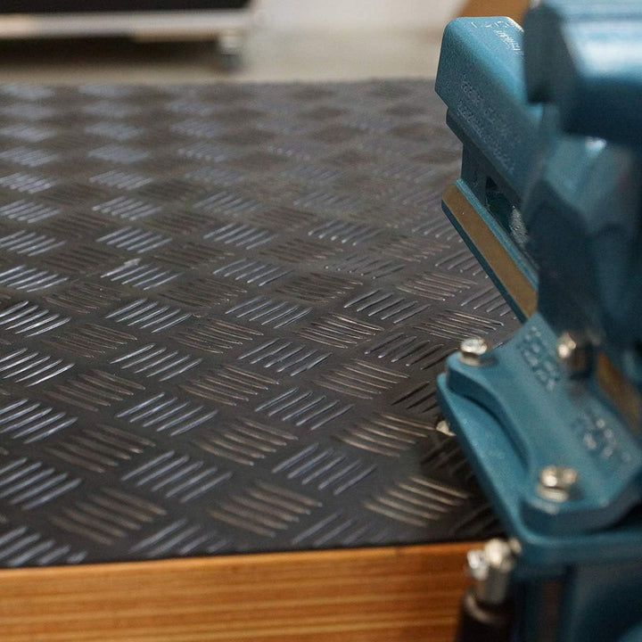 1m² Riffelblechgummimatte 1,60m x 0,63m, Stärke: 3mm, Premium Gummimatte 1m²: 1,60m x 0,63m, 1m²: 1,