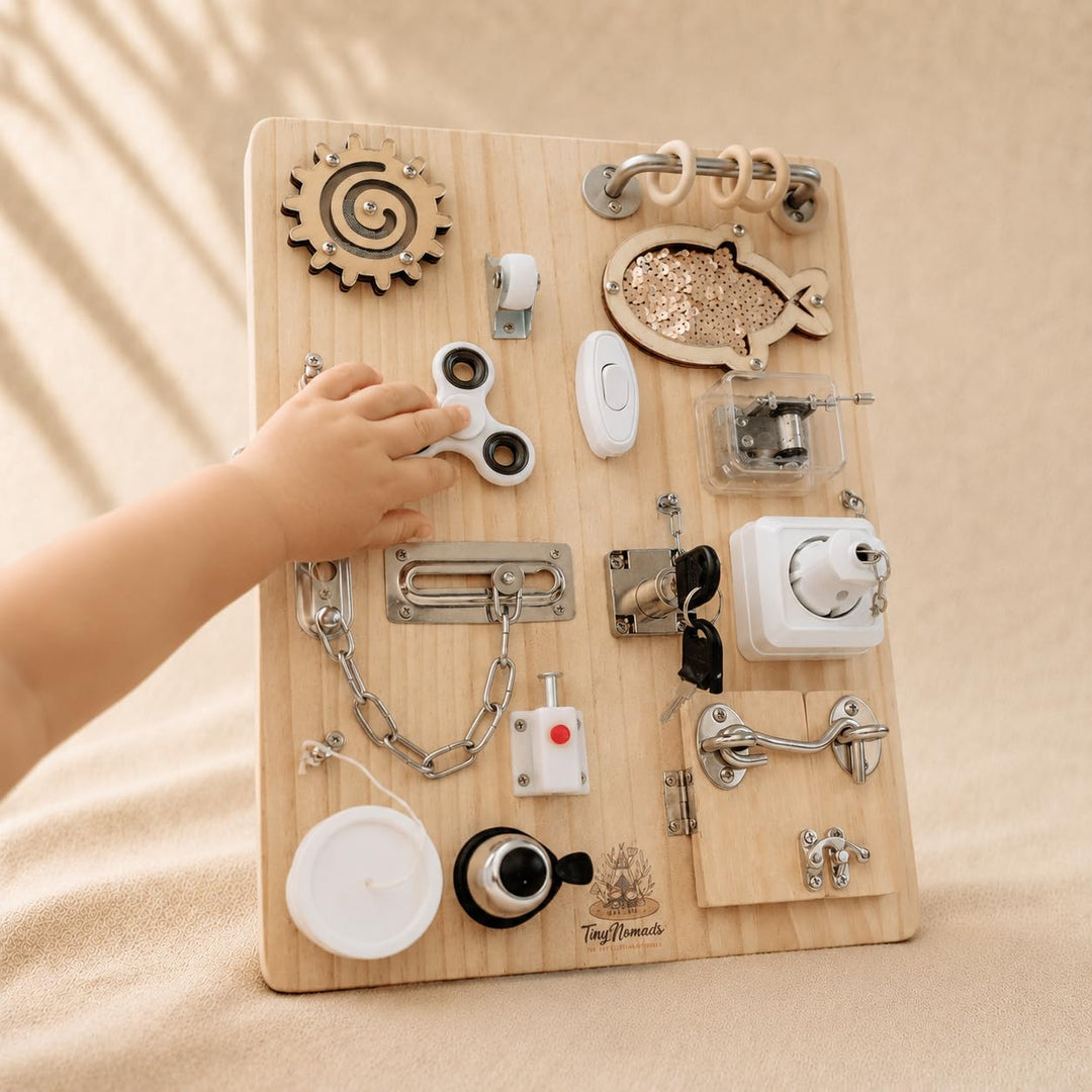Tiny Nomads Montessori Busy Board motorikbrett ab 1 2 3 4 Jahr - Motorikboard für Baby Sensorik Acti