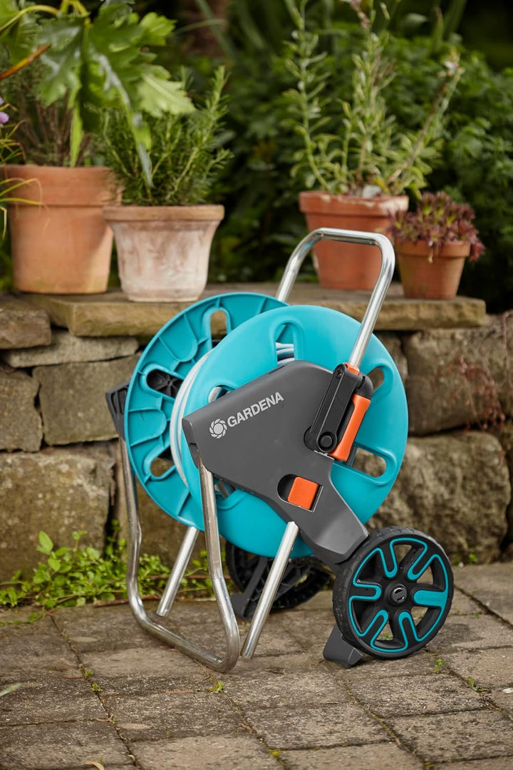 Gardena CleverRoll M Set: Schlauchwagen mit 20 m Classic-Schlauch und Spritze und Clipbefestigung zu
