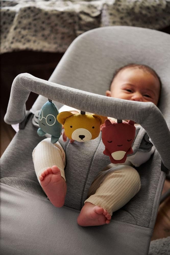 BABYBJÖRN Babywippe Bliss,3D Jersey, Hellgrau, inklusive Spielzeug für Babywippe, Weiche Freunde Bli
