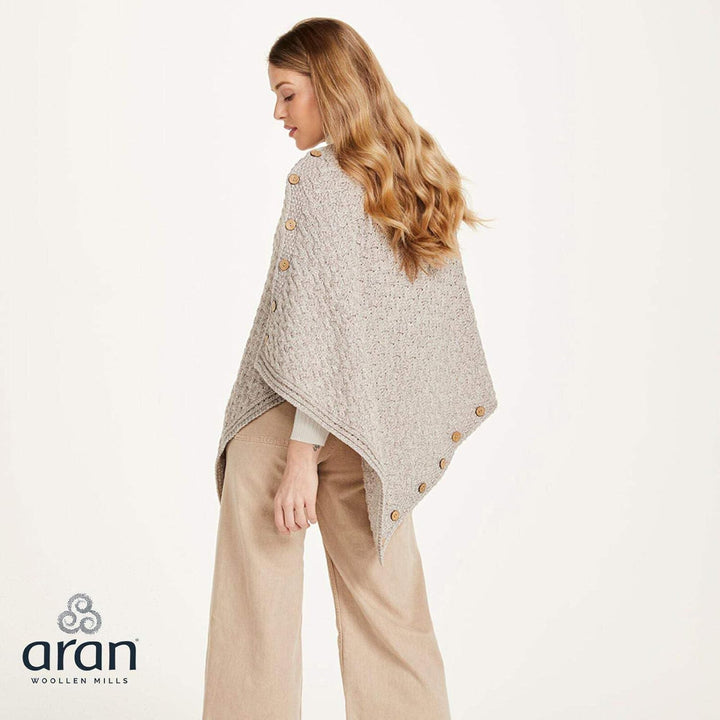 Irischer Aran Poncho Strickponcho Umhang Wollponcho aus 100% Merinowolle für Damen Einheitsgrösse Ge