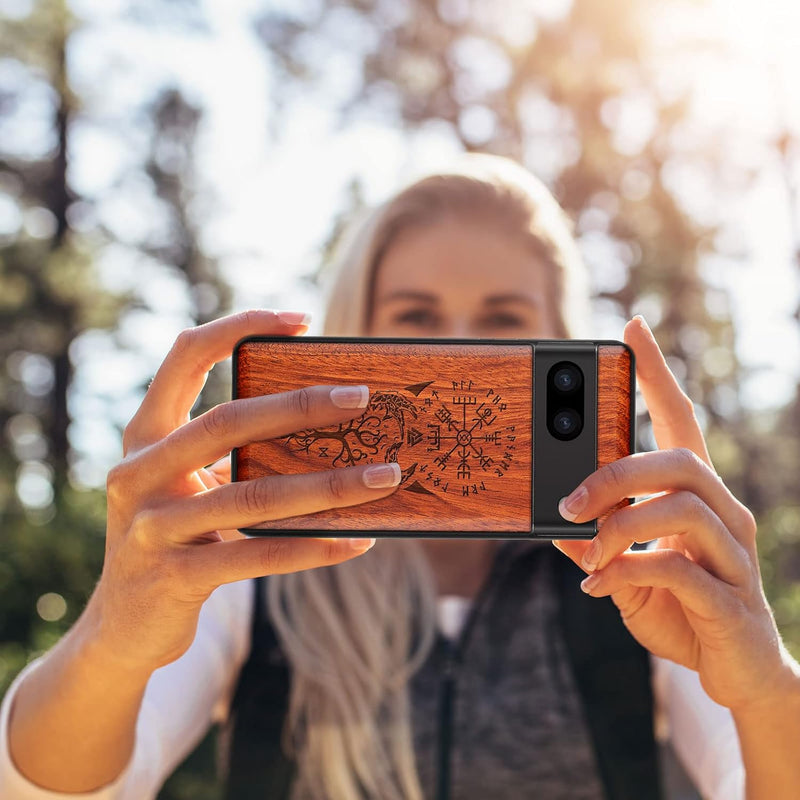 Carveit Holz Handyhülle für Google Pixel 7a Cover [Einzigartiges Design Case] Stossstange hülle Komp