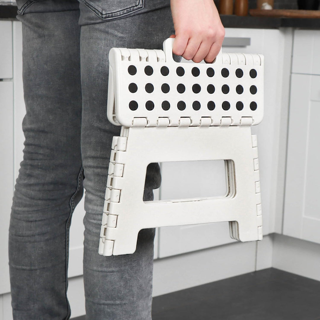 com-four® Klapptritt mit Gumminoppen - Faltbarer Tritthocker - tragbare Aufstiegshilfe für Haushalt,
