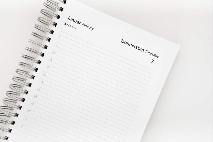 Der KLEINE DICKE - DIN A5 Kalender 2025-400 Seiten - jeder Tag 1 volle Seite Platz (Stormy Blue), St