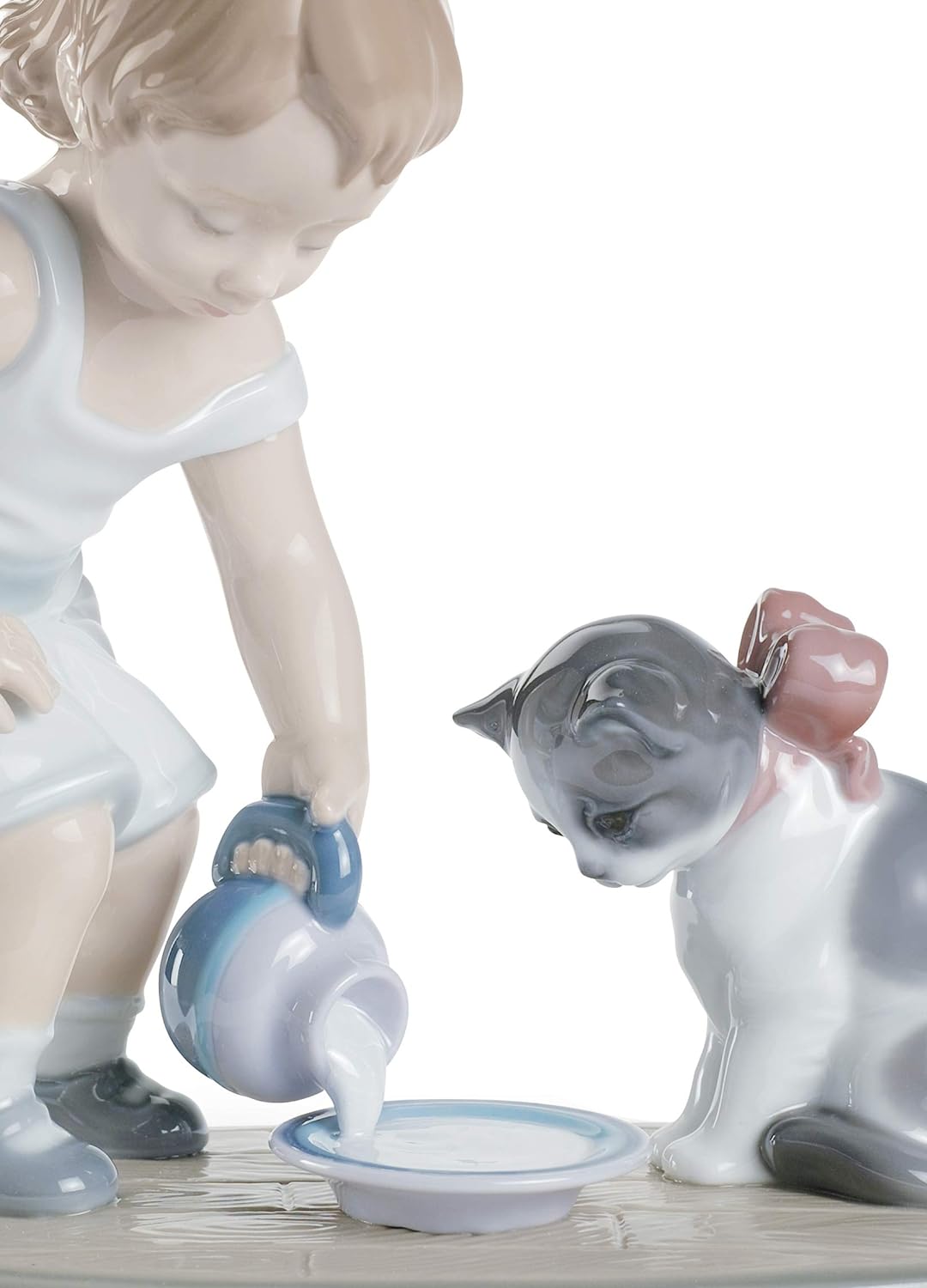 LLADRÓ Figur Katzenfrühstück. Mädchen. Porzellan.