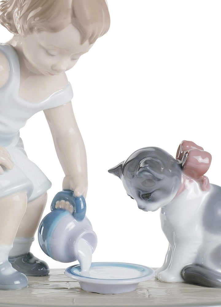 LLADRÓ Figur Katzenfrühstück. Mädchen. Porzellan.