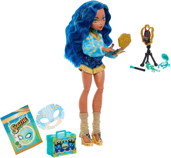 Monster High Self-Scare Secrets Cleo De Nile-Puppe und Zubehörset mit 13 realistischen Überraschunge