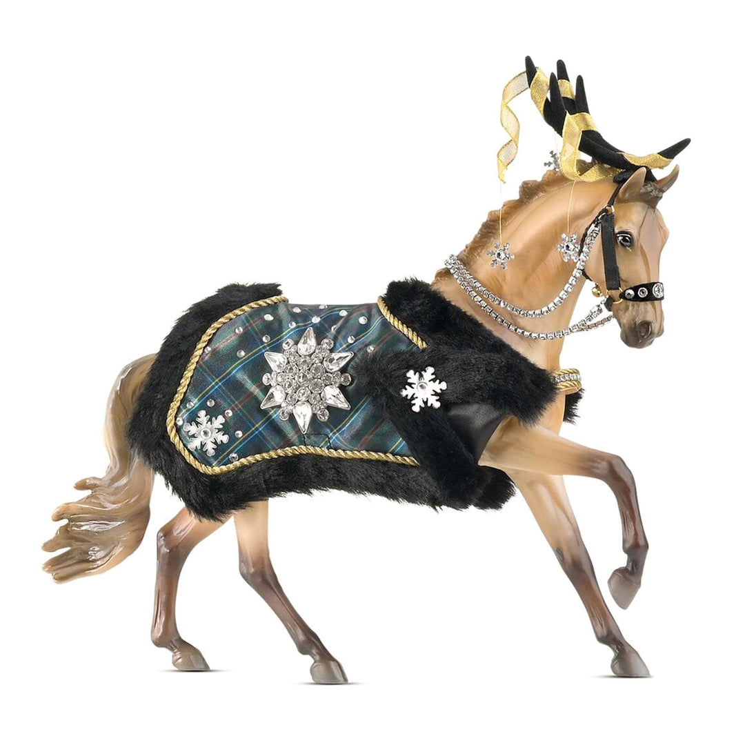 Breyer Horses 2023 Holiday Collection | Traditional Series Holiday Horse - Highlander | Modell 