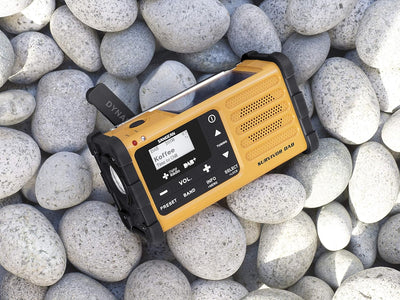 Sangean MMR-88 Survivor M8 Radio - Tragbares Notfall radio - Kurbelradio mit Notsummer und LED Tasch