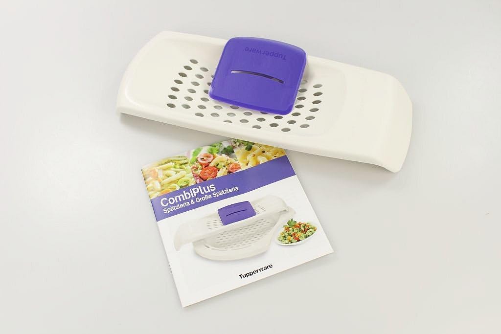 TUPPERWARE Spätzleria weiss Backen + Teigspatel lila/blau + Rezeptheft 9970