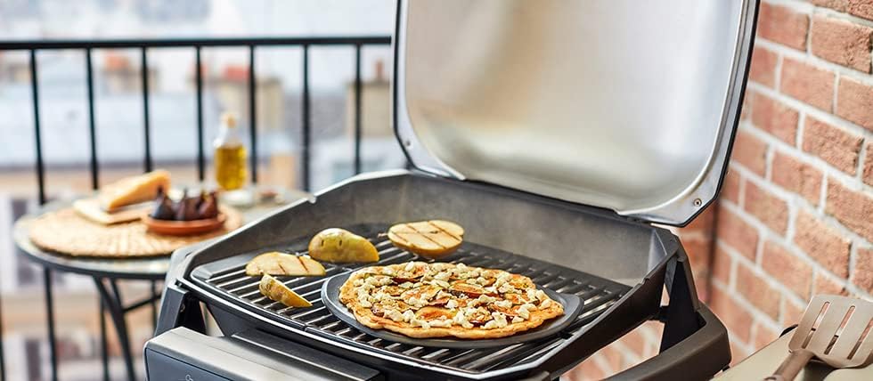 Weber Pizzastein 26 cm - speichert Hitze für knusprige Böden, für Pizza, Brot oder Flammkuchen – Bei